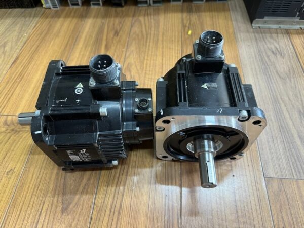 Servo motor Yaskawa Sigma 7 1kw SGM7G-09AFC61 - Ảnh 3