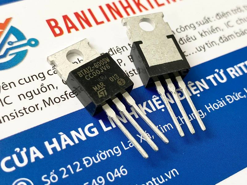 Triac 12A 600V BTA12-600SW TO-220 1 BTA12-600SW