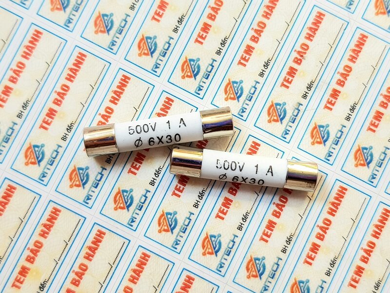 Cầu chì sứ R058 1A 500V kích thước 6X30MM 1 Cầu chì sứ R058 1A 500V kích thước 6X30MM