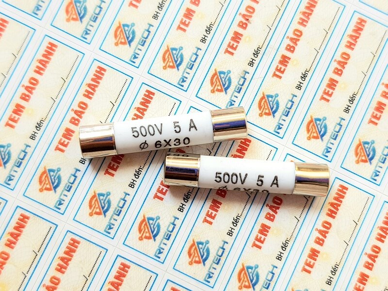 Cầu chì sứ R058 5A 500V kích thước 6X30MM 1 Cầu chì sứ R058 5A 500V kích thước 6X30MM
