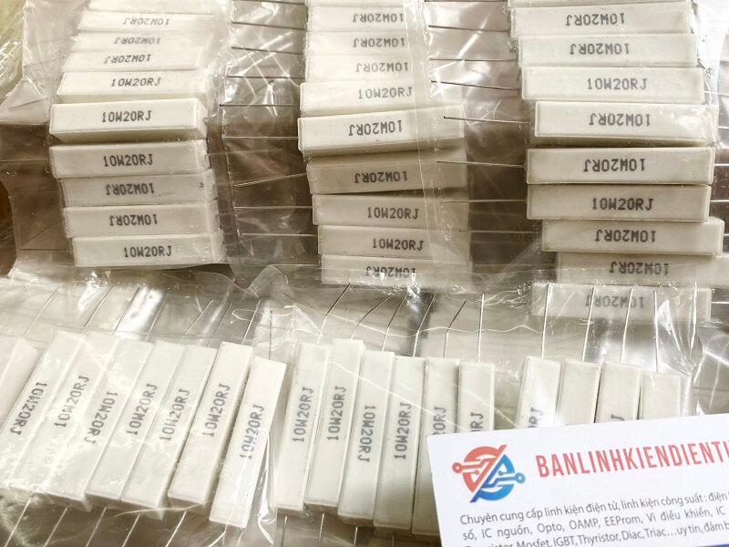 Điện trở sứ 10W 20R 10W20RJ (chân nằm ngang) 1 Điện trở sứ 10W 20R 10W20RJ (chân nằm ngang)