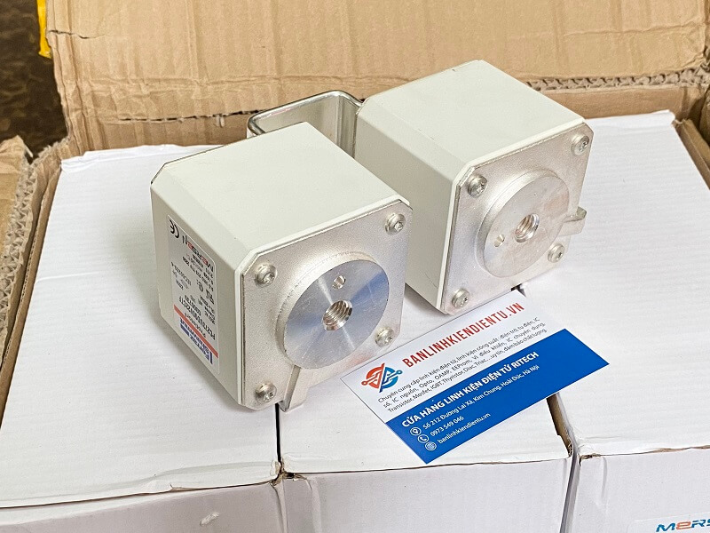 Cầu chì PC273UD95V22CTF 9.5URD273TTF2200 Q300739 950VAC 2200A 4 Cầu chì PC273UD95V22CTF 9.5URD273TTF2200 Q300739 950VAC 2200A - Ảnh 4