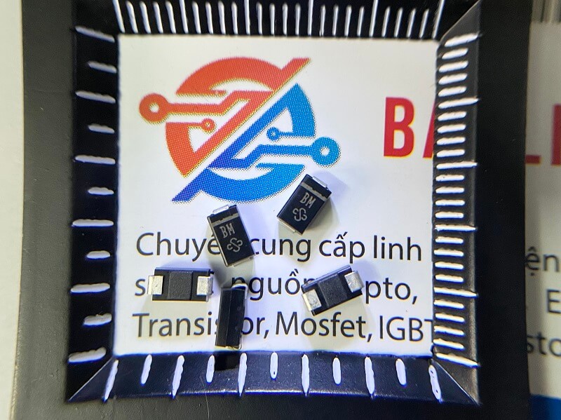 SMAJ15A-E3/61 SMAJ15A BM Diode 15V DO-214AC 1 SMAJ15A-E3/61 SMAJ15A BM Diode 15V DO-214AC