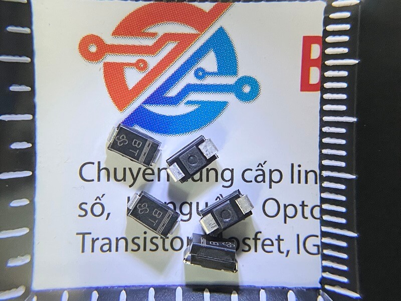 SMAJ18A-E3/61 SMAJ18A BT Diode 18V DO-214AC 1 SMAJ18A-E3/61 SMAJ18A BT Diode 18V DO-214AC