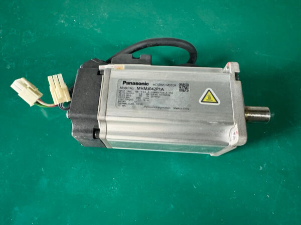 Servo motor Panasonic MHMJ042P1A công suất 0.4kw