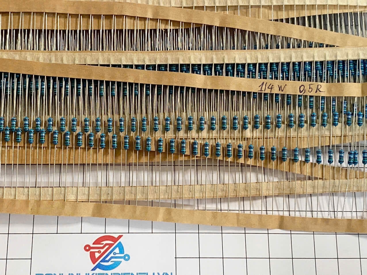 Điện trở 0.5R 1/4w 5% (8k/túi 100c) 1 Điện trở 0.5R 1/4w 5% (8k/túi 100c)